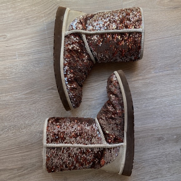 UGG Shoes - UGG Boots. Classic short sequin. US size 7